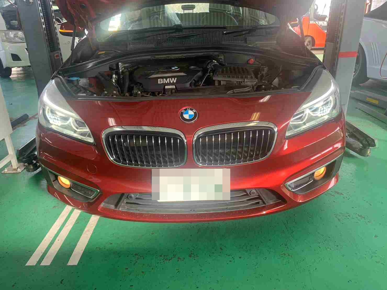 H28 BMW２シリーズ　法定点検(ブレーキメンテナンスキット交換、エンジンオイル交換）